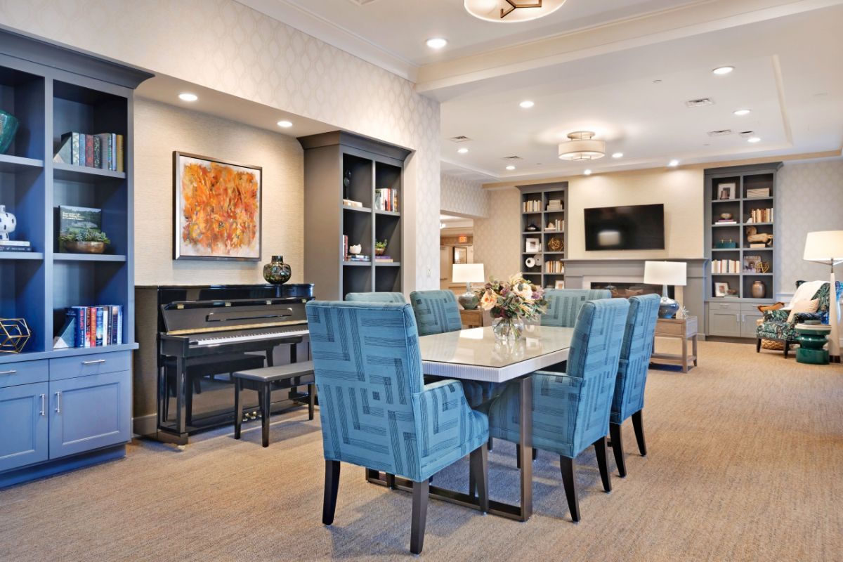Sunrise of Huntington Living Room