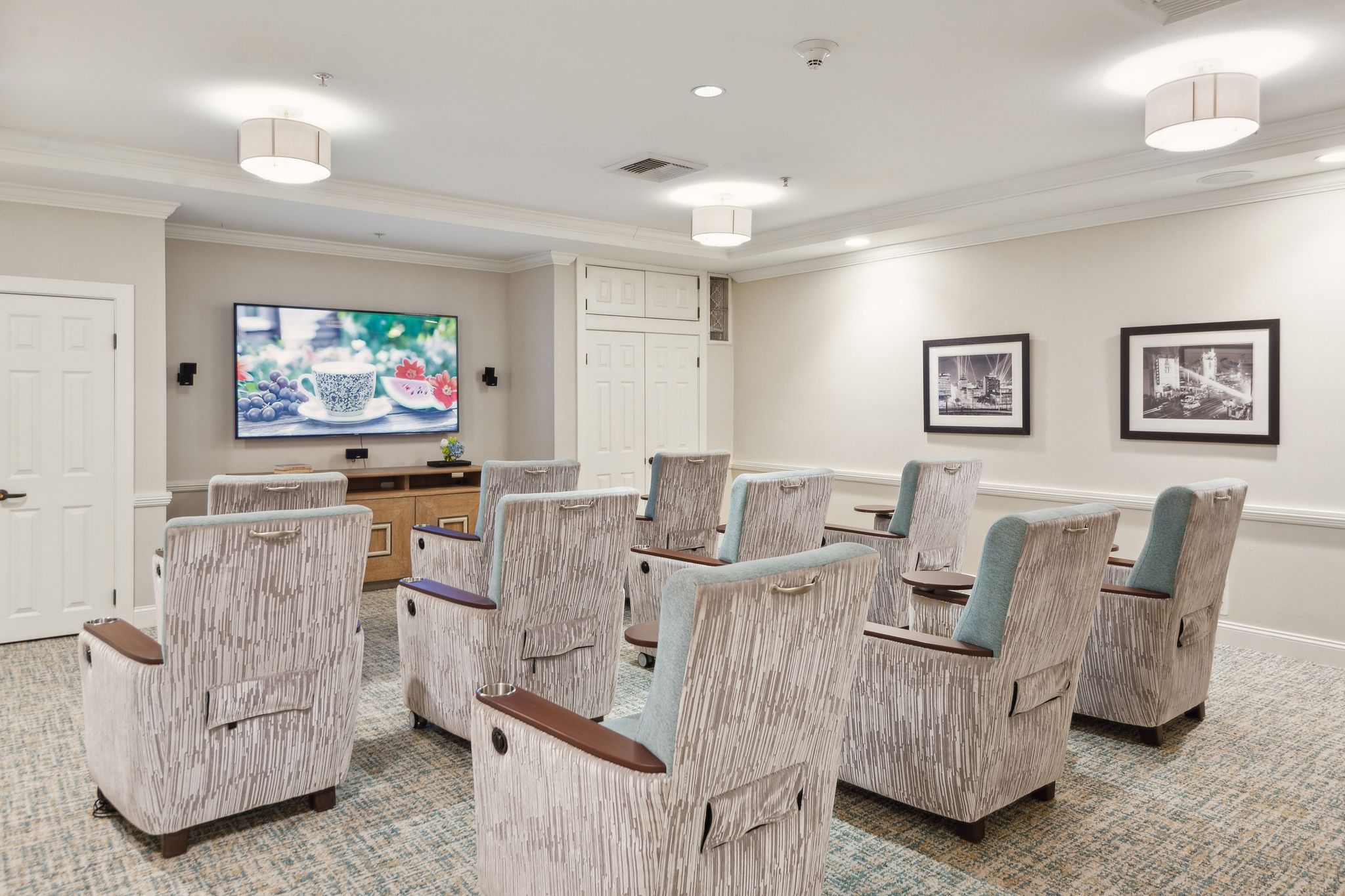 Sunrise of Beverly Hills I tv room