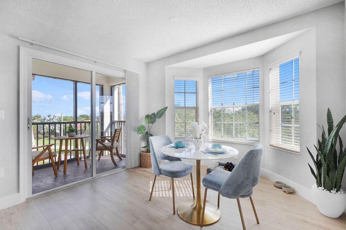 Dining & Balcony