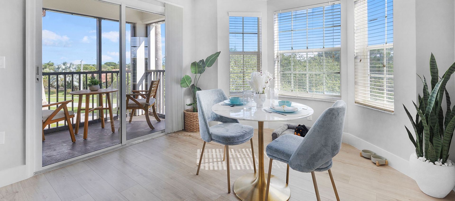 Dining & Balcony