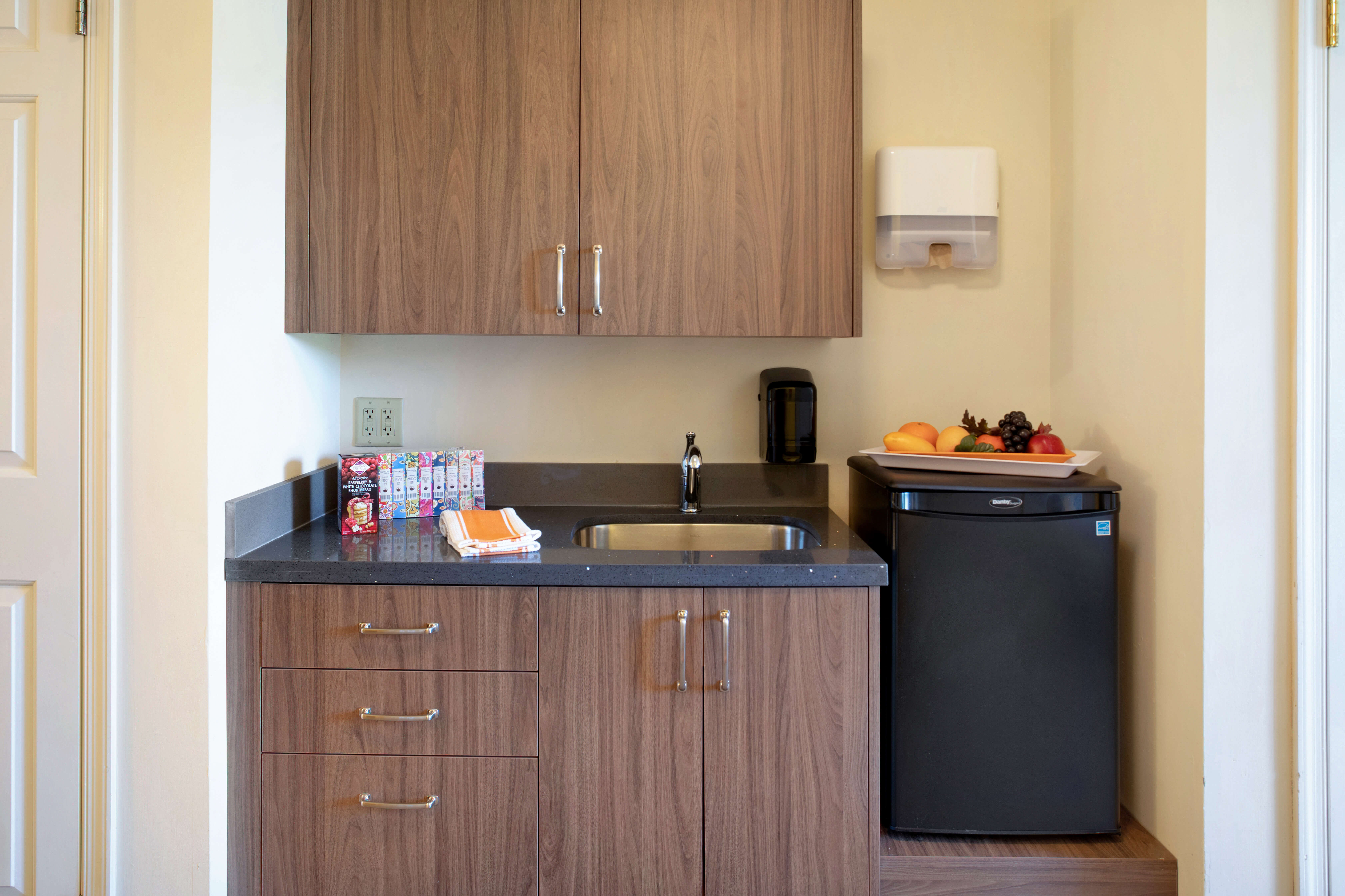 Sunrise of Richmond Hill | Model Suite Kitchen