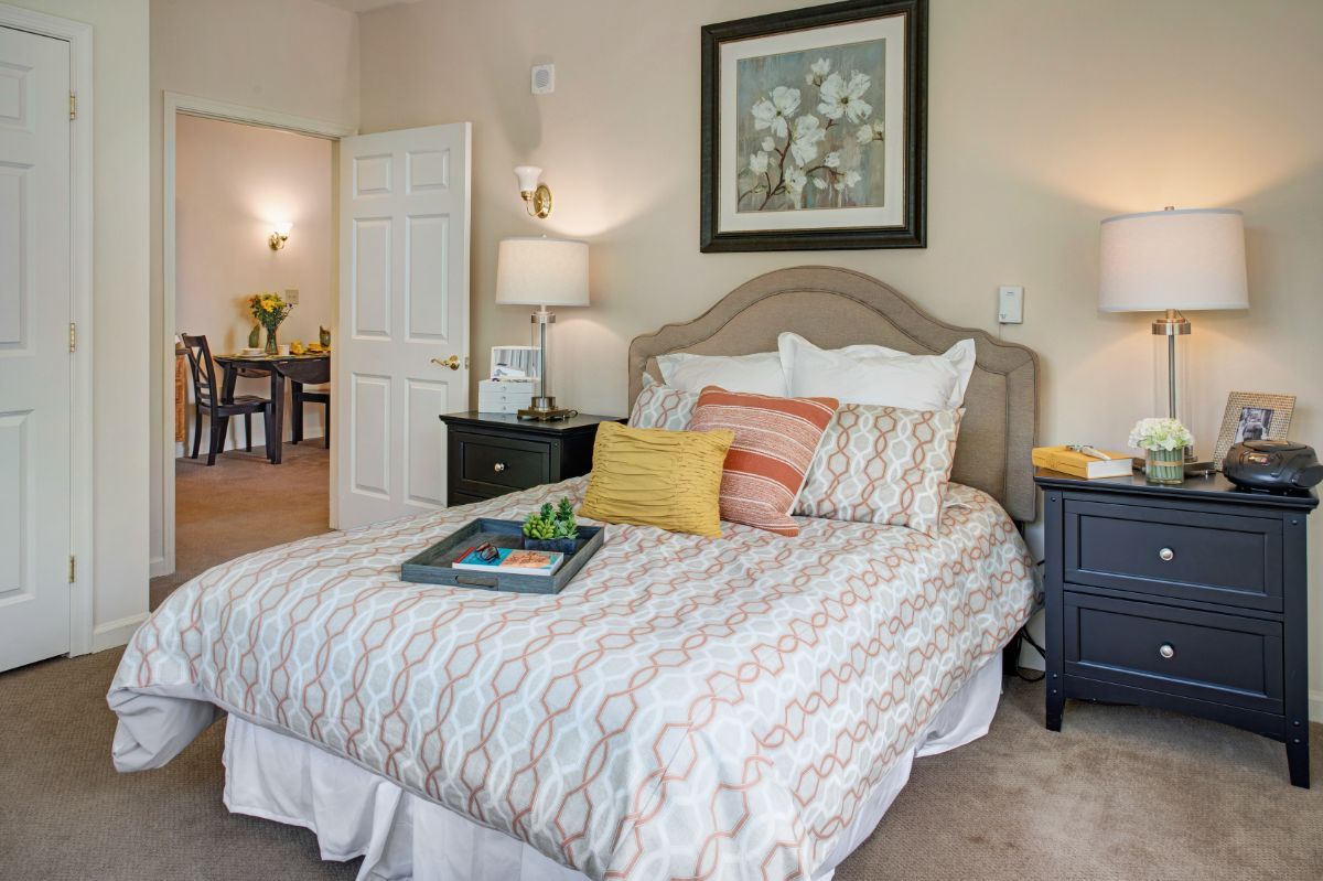 Suite Bed at Sunrise of Johns Creek