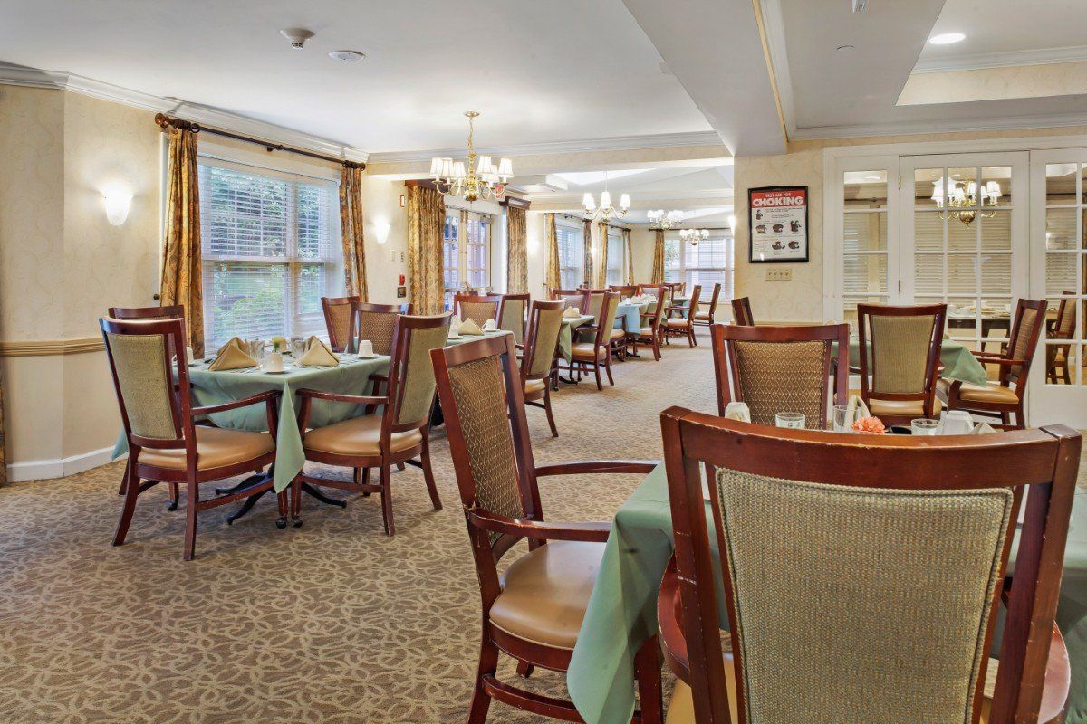 Sunrise of Holbrook Dining Room