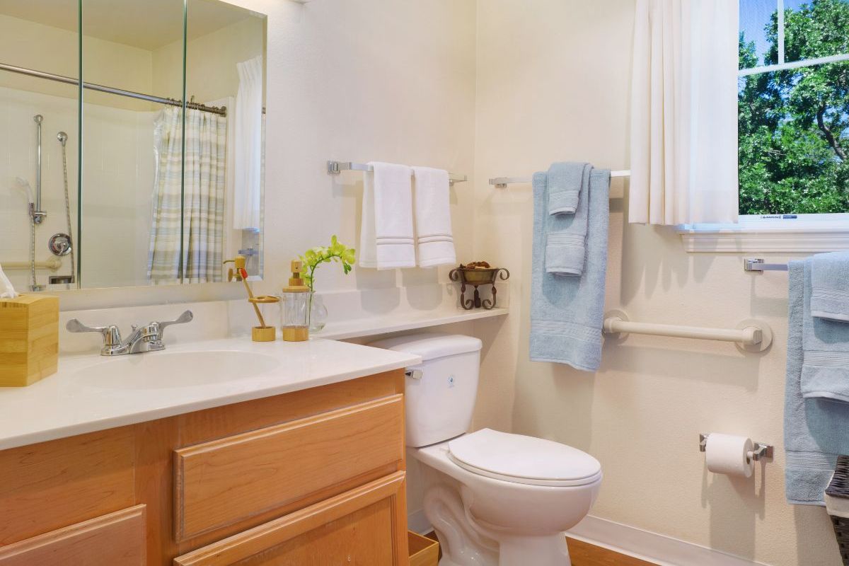 Suite Bathroom, Sunrise of Fair Oaks