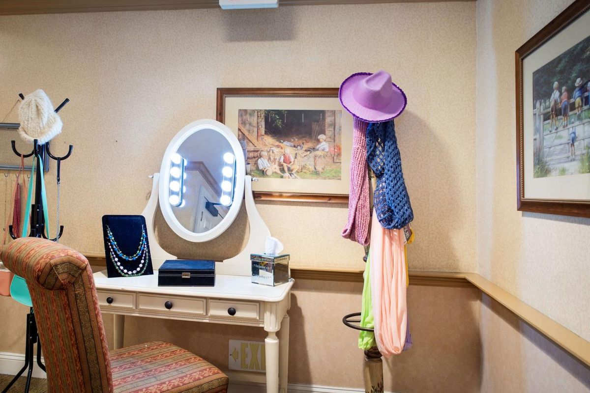 Sunrise of Woodland Hills I REM room