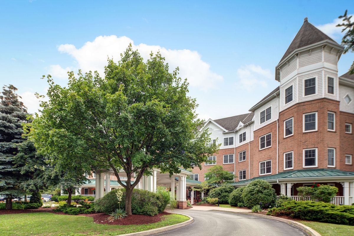 Entry Walkway of Sunrise of Oakville