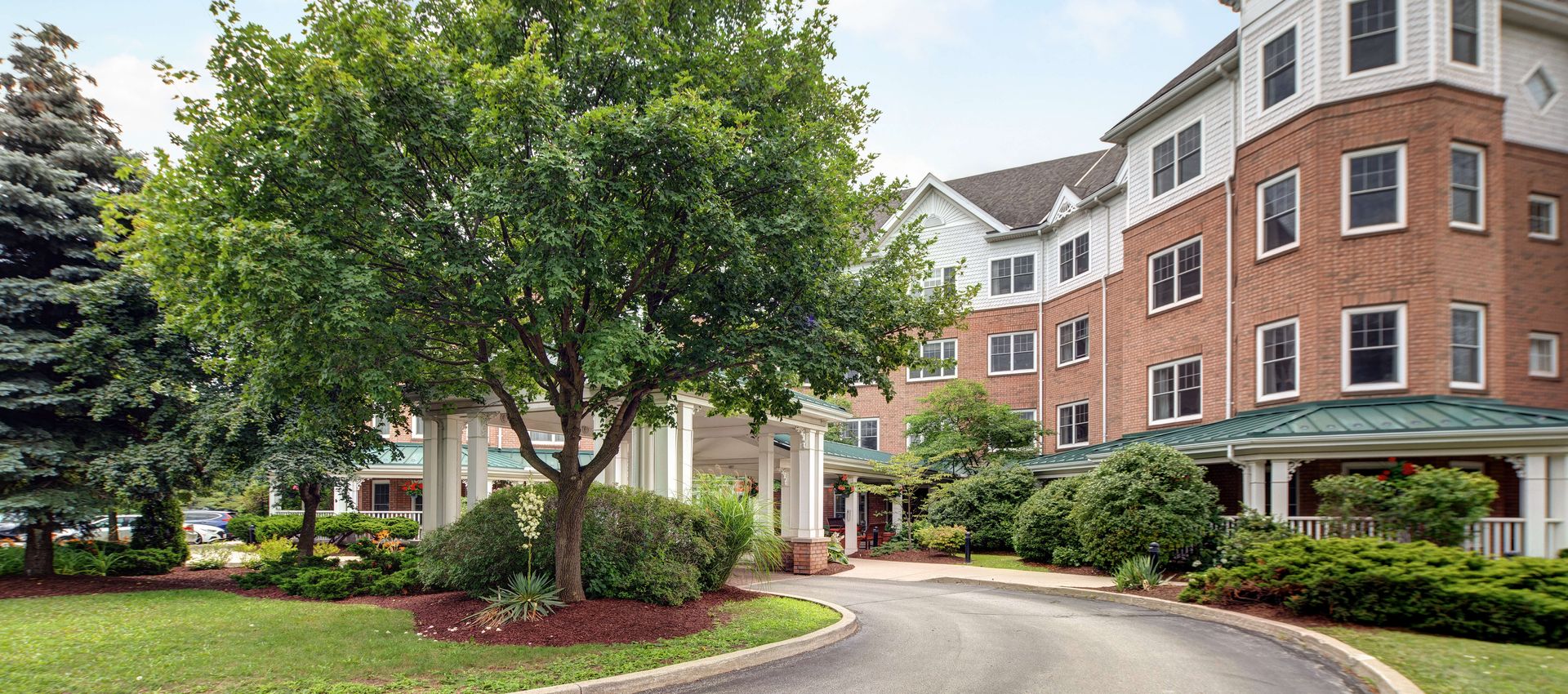 Entry Walkway of Sunrise of Oakville