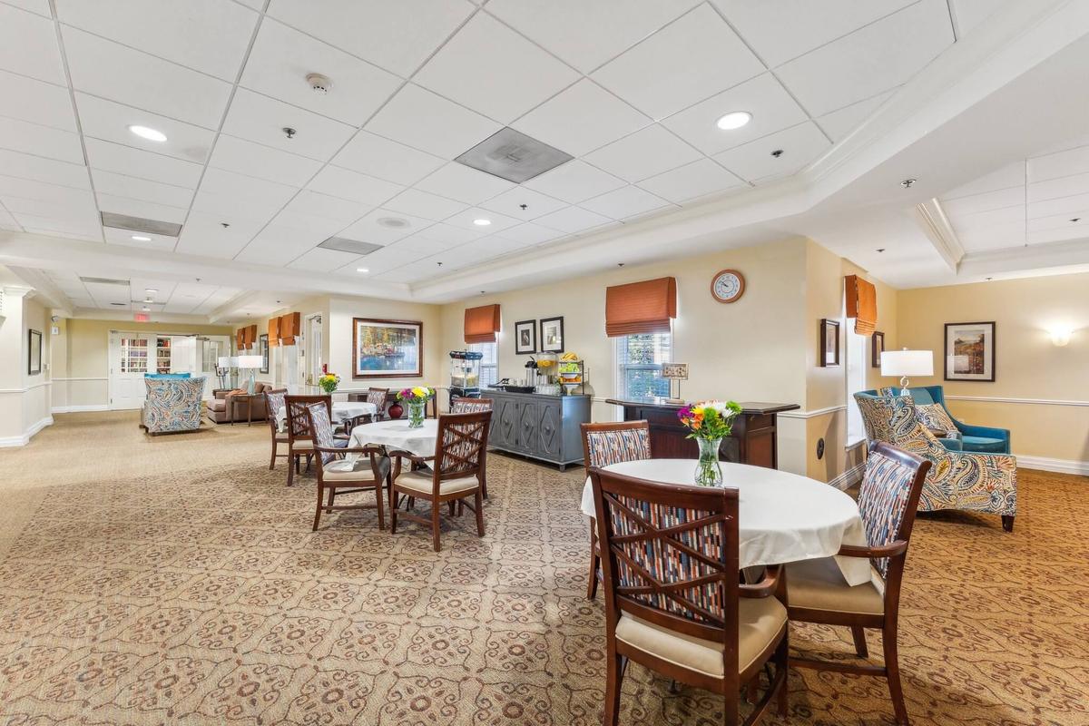 Sitting Area | Brighton Gardens of Raleigh