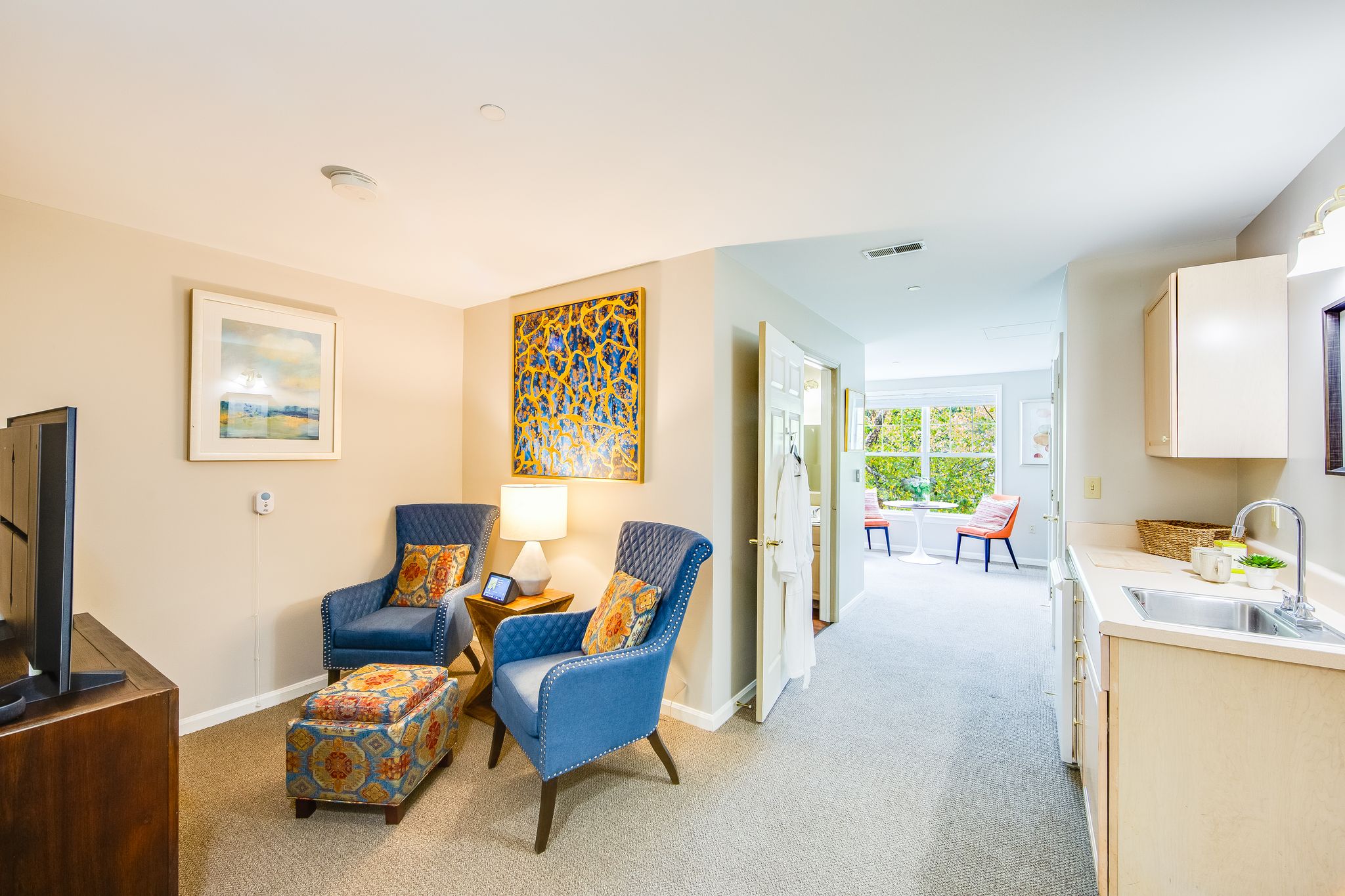 Suite Living Room | Sunrise of Granite Run