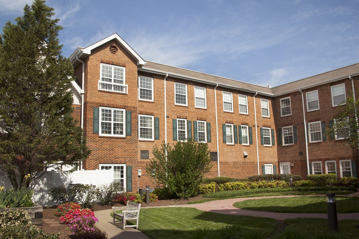 Courtyard at Brighton Gardens of Brentwood