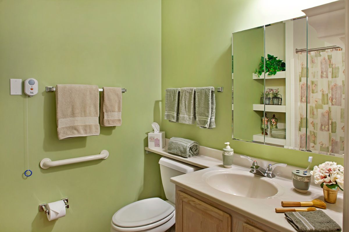 Model Bathroom | Sunrise of Cuyahoga Falls