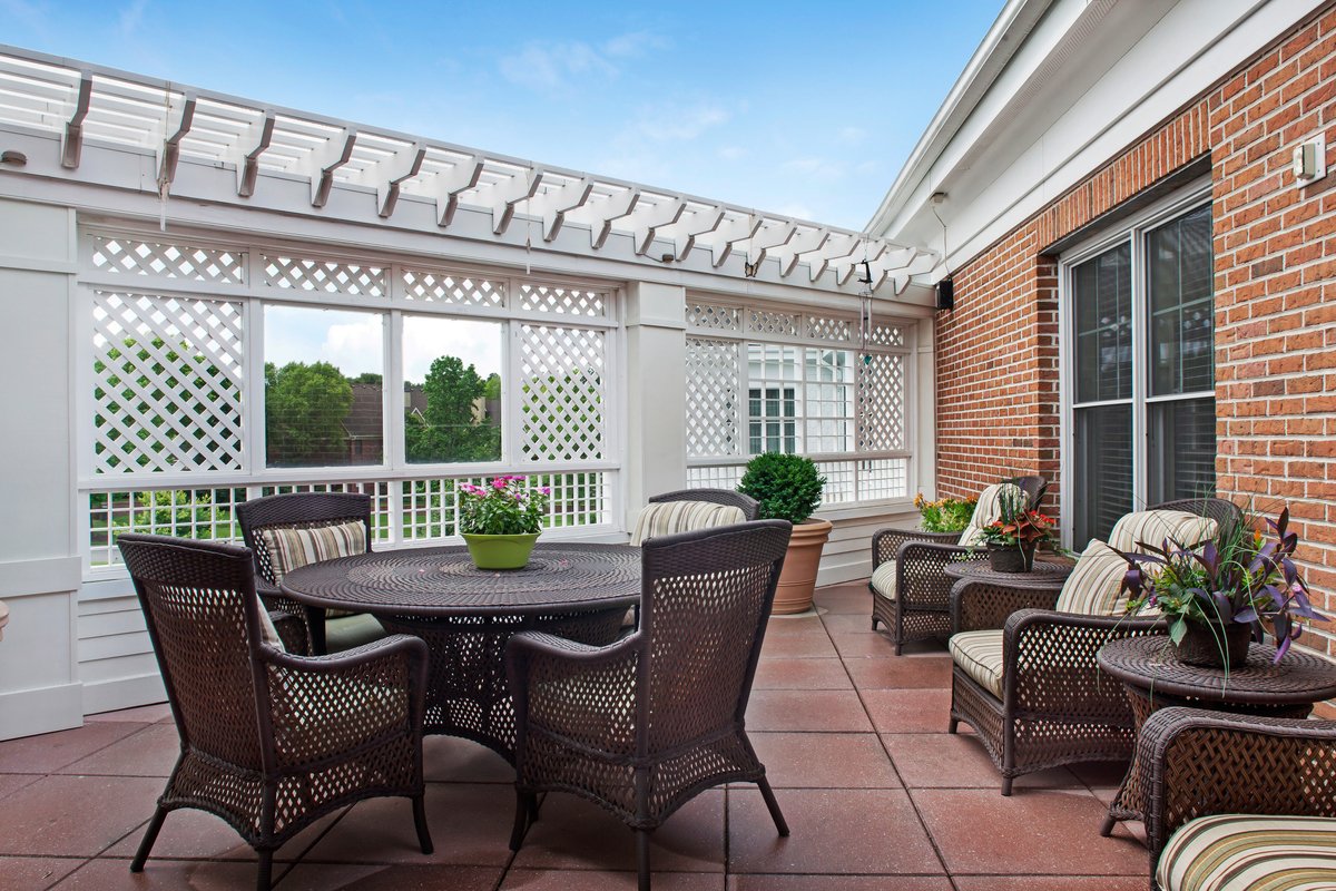Sunrise of Louisville | Outdoor Patio