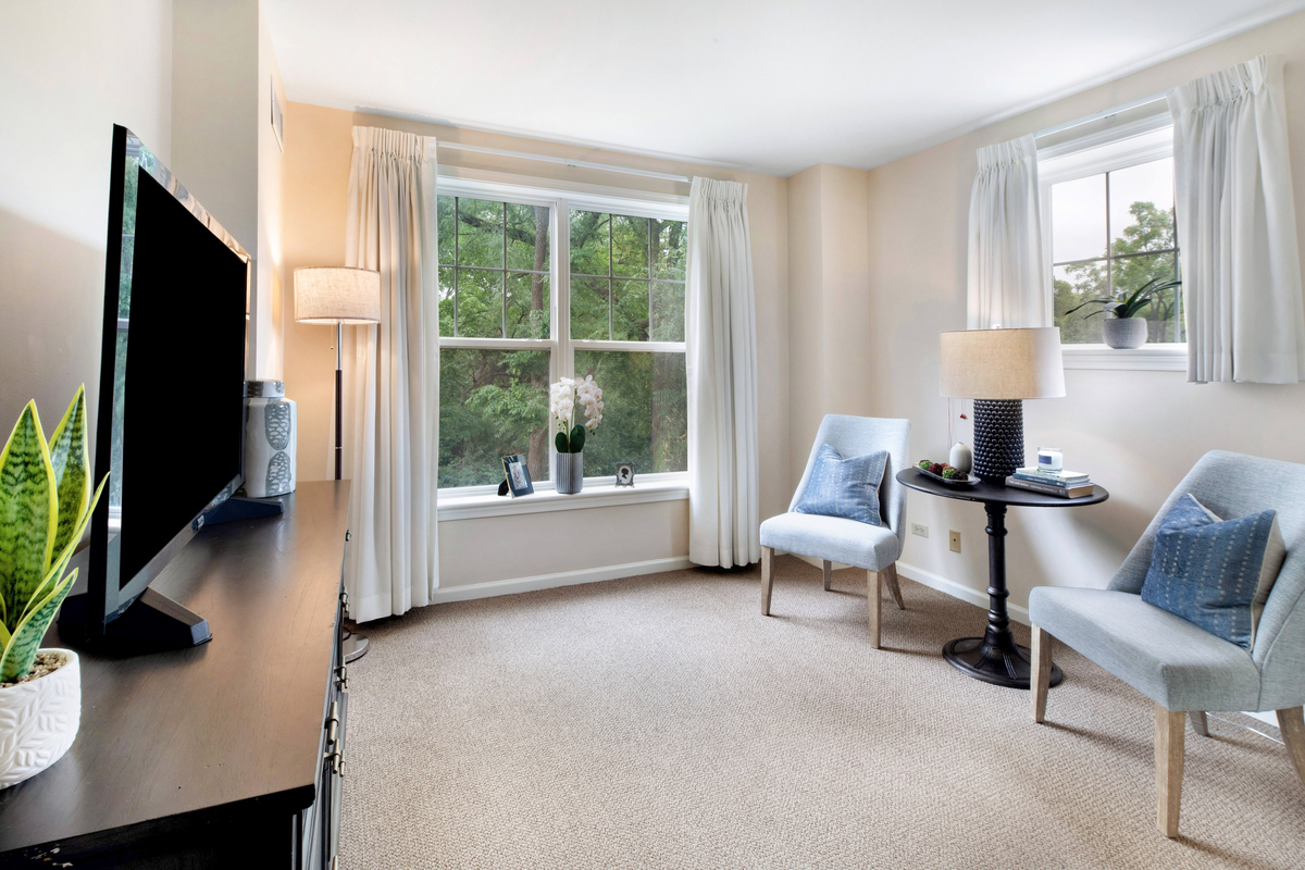 Model Living Room | Sunrise of Bloomingdale