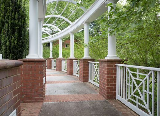 The Colonnades | Garden