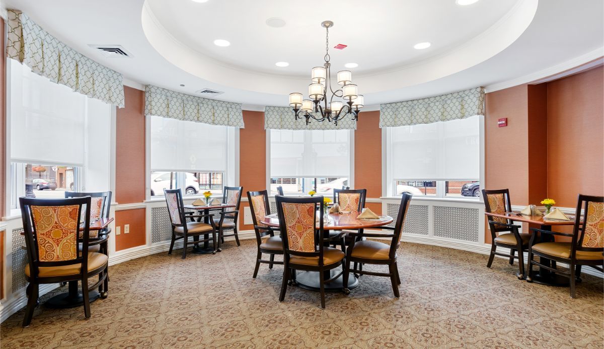 Dining Room, Sunrise of Lincoln Park