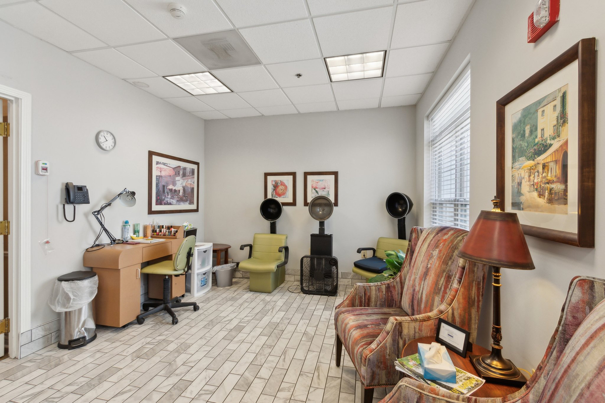 Salon | Brighton Gardens of Dunwoody