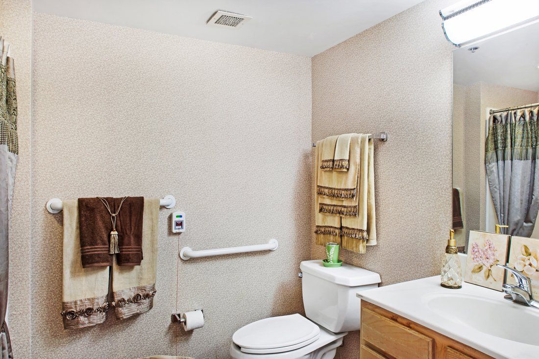 Brighton Gardens of Dunwoody, GA Resident Suite Bathroom