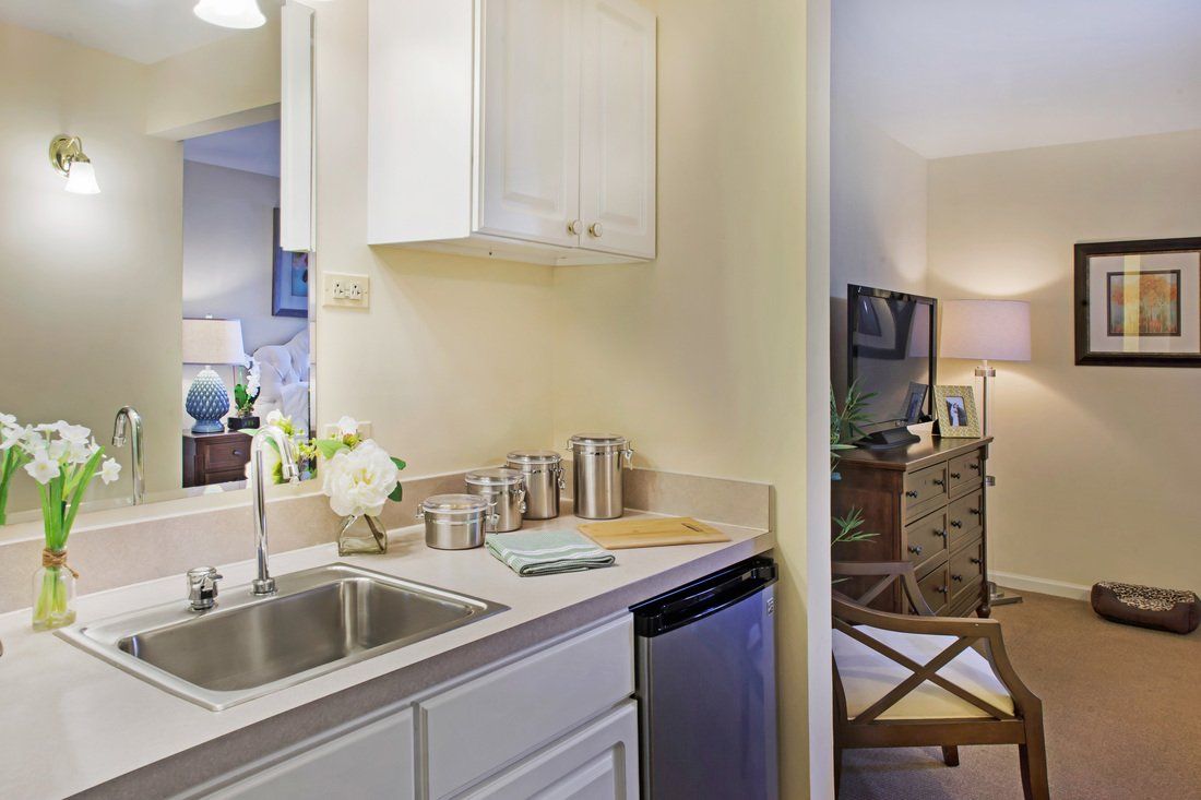 Sunrise of Park Ridge, IL Resident Suite Kitchen