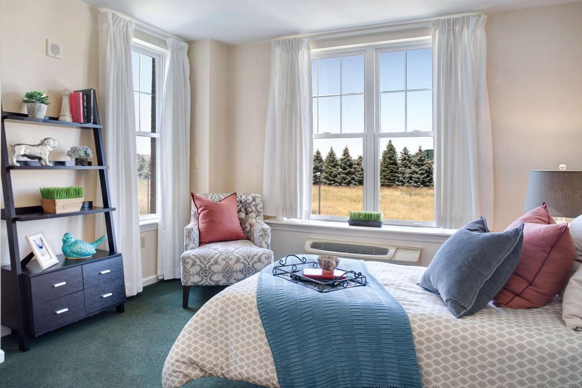 Sunrise of Shelby Township I model bedroom