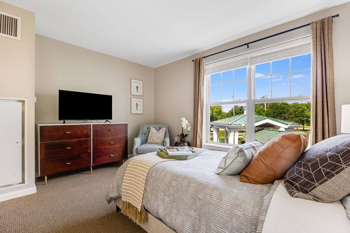 Suite Bedroom at Sunrise of Basking Ridge