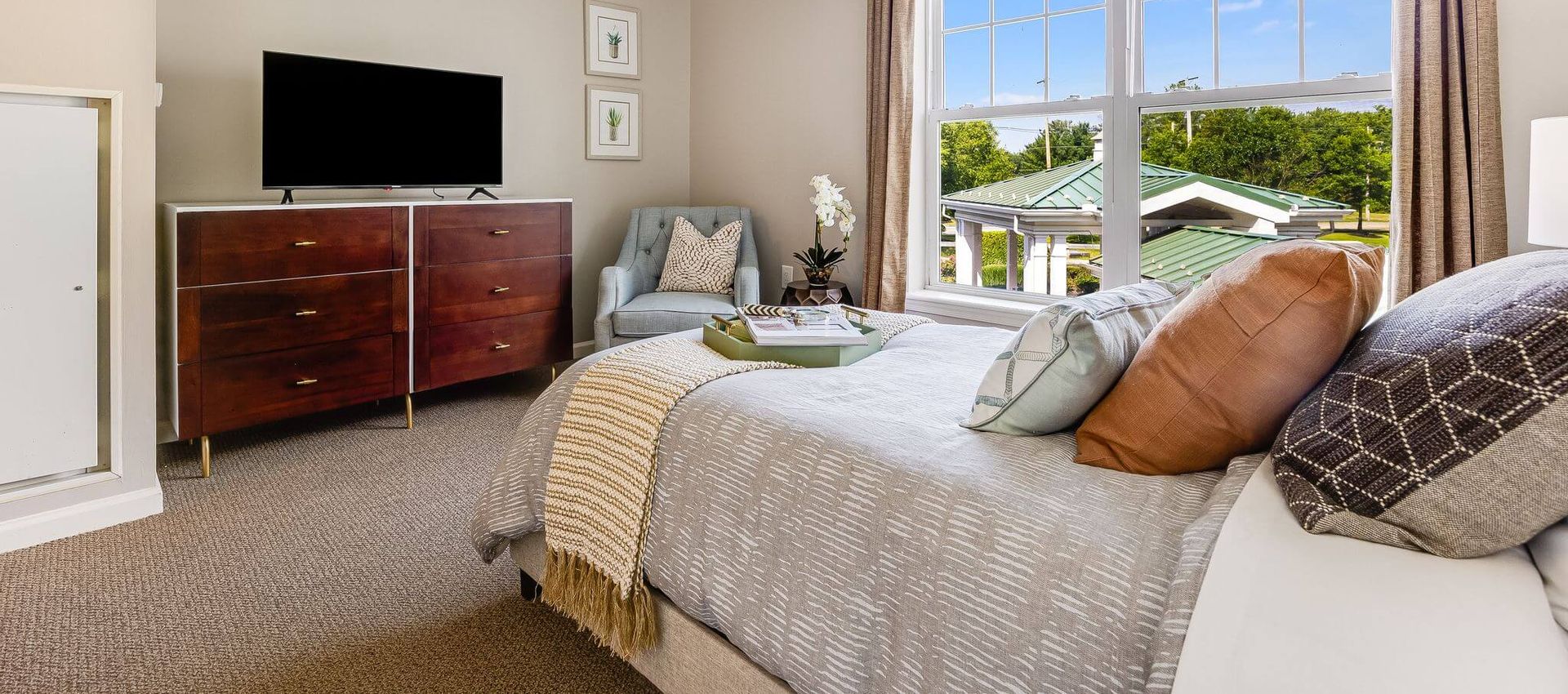 Suite Bedroom at Sunrise of Basking Ridge
