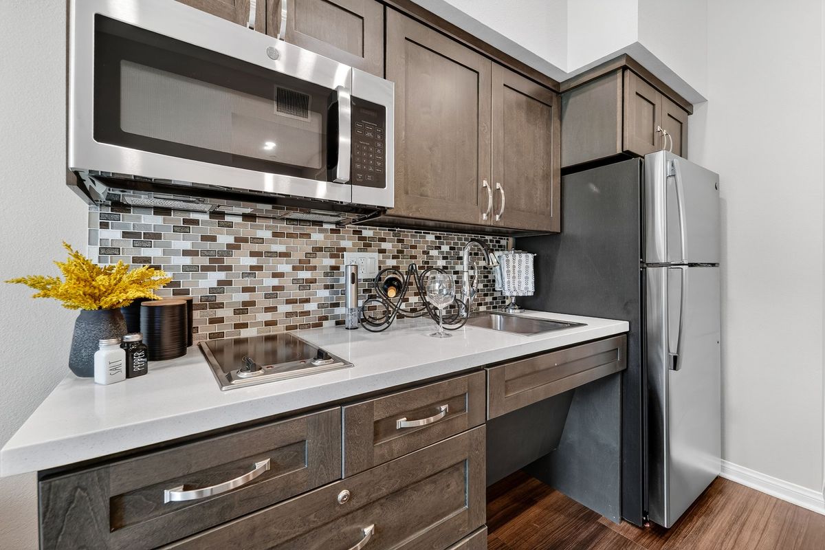Suite Kitchenette | Varenita of Westlake