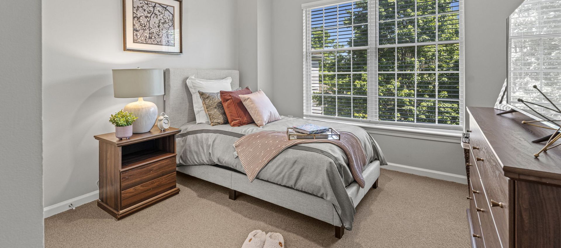 Sunrise of Fair Oaks VA I model bedroom