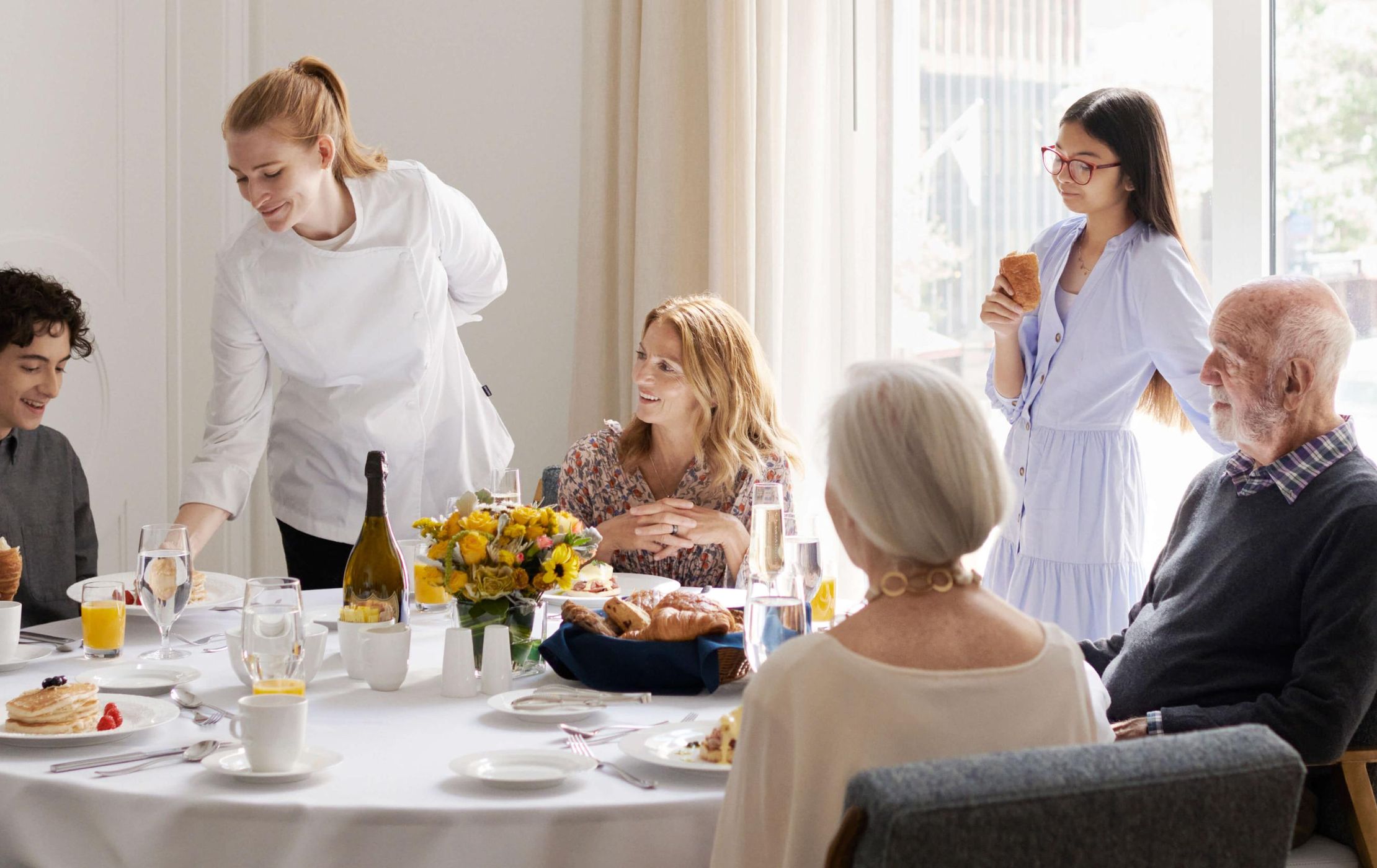 Residents Dining with their Family at The Apsley