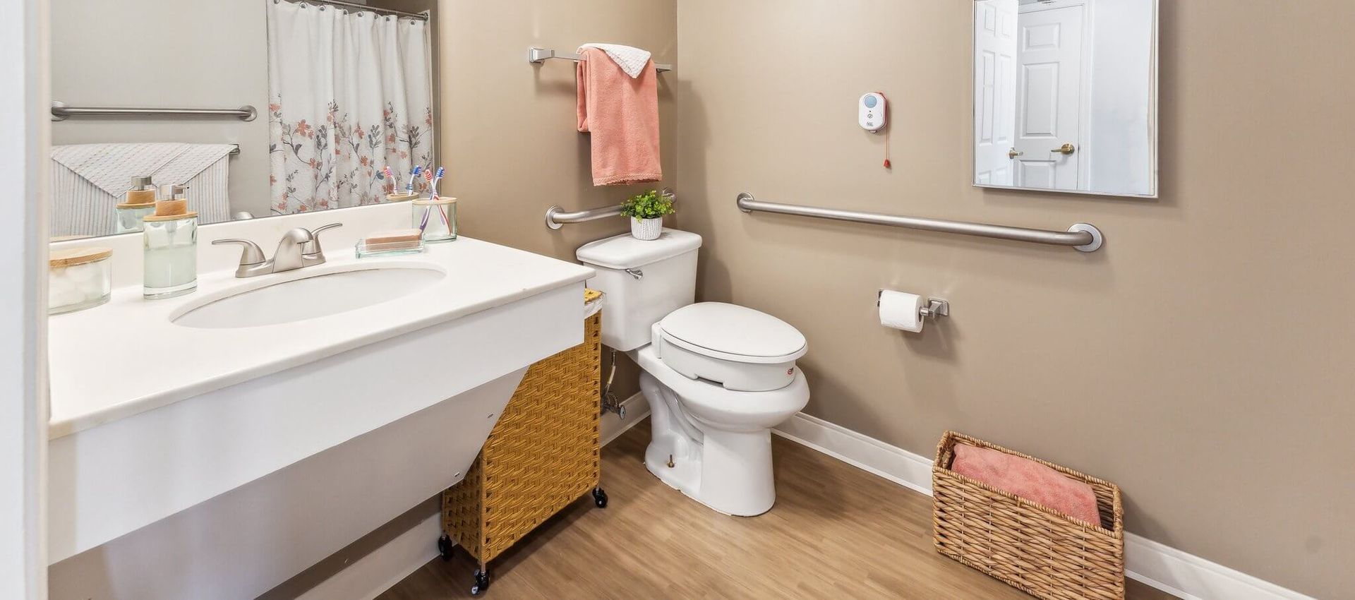 Suite Bathroom at Brighton Gardens of Raleigh