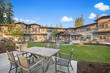 Outdoor Seating | Sunrise of Redmond