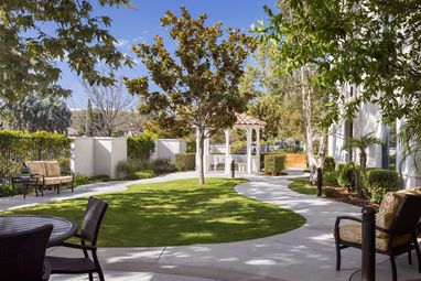 Sunrise of Thousand Oaks | Walking Path