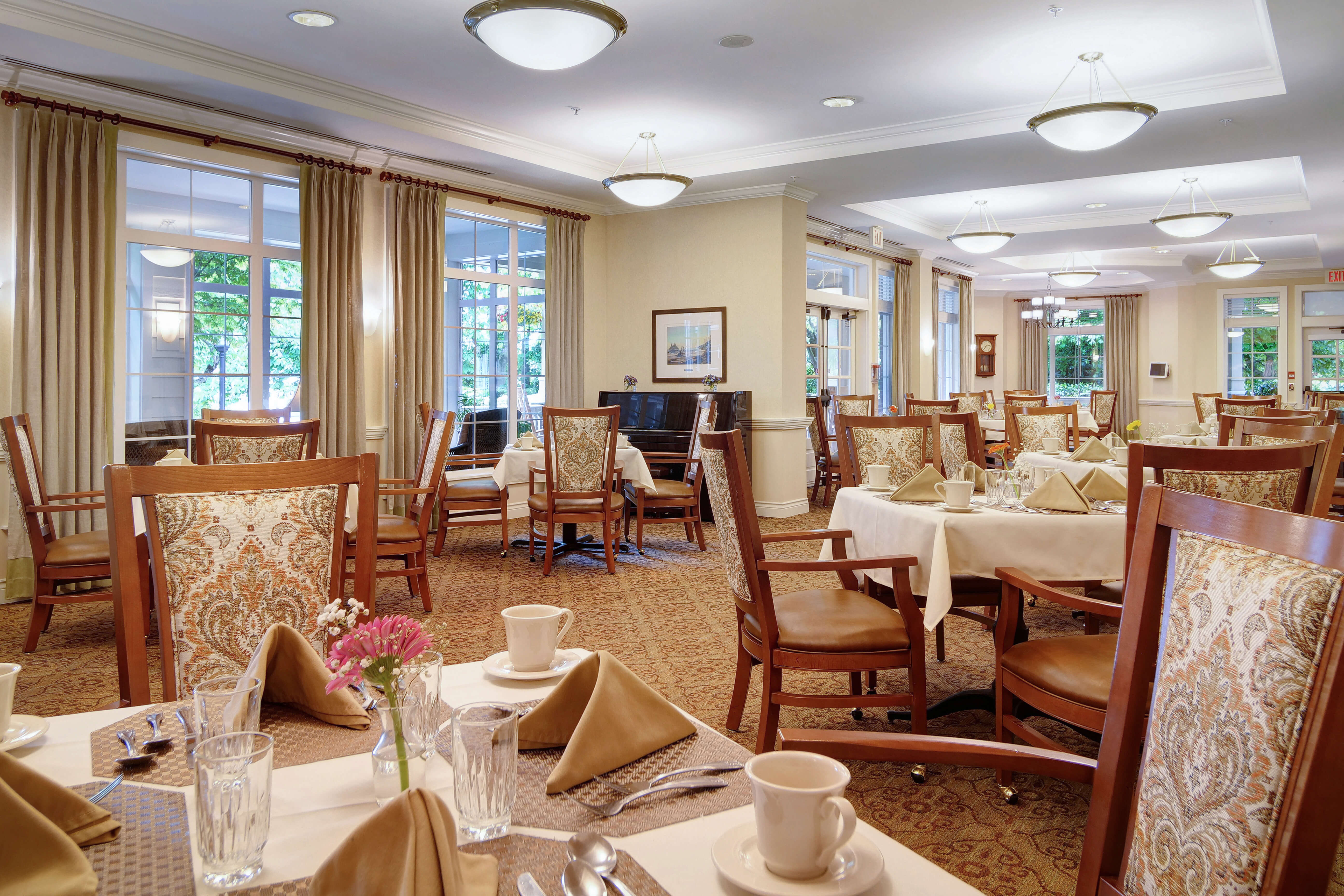 Sunrise of Vancouver | Dining Room