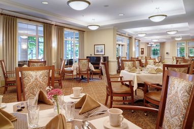 Sunrise of Vancouver | Dining Room