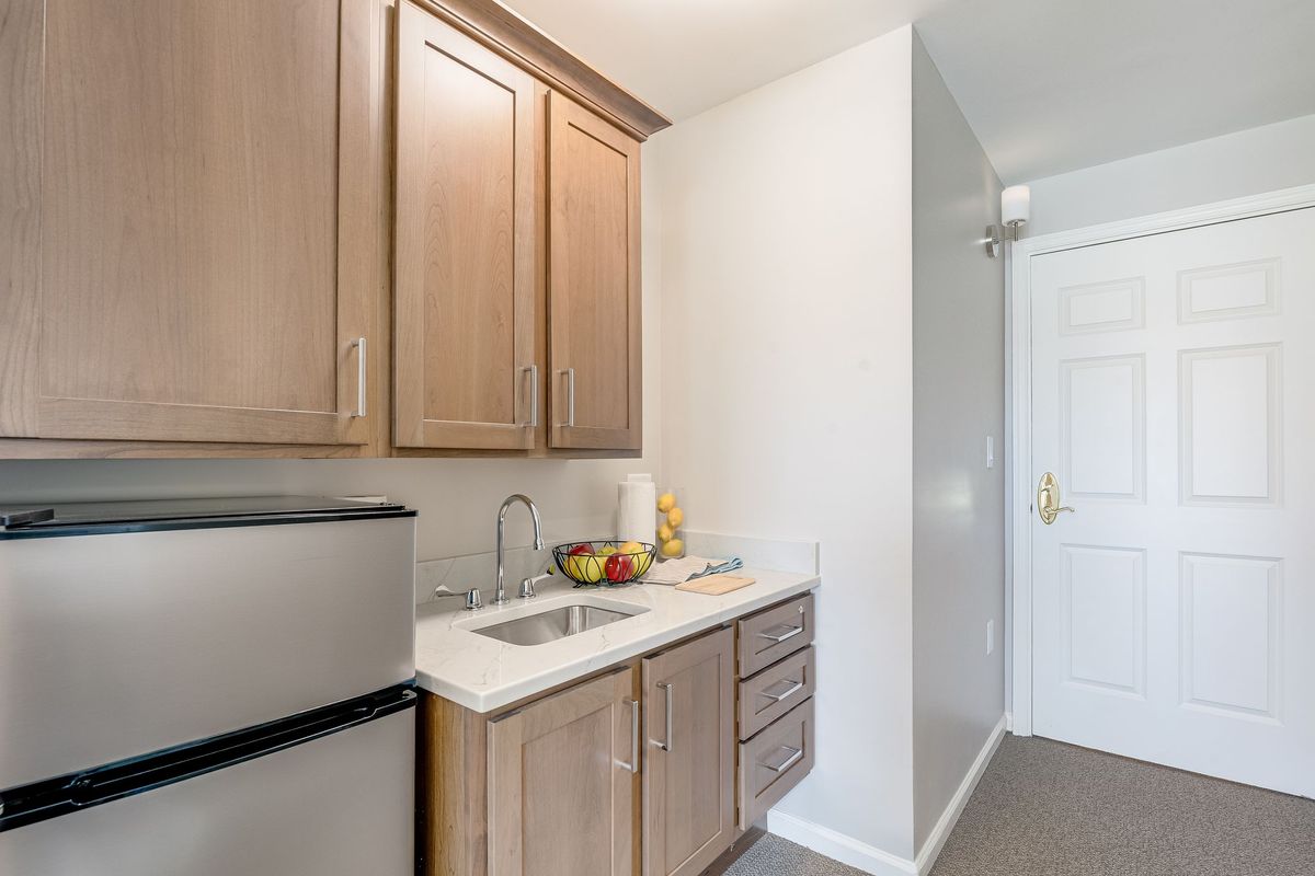 Suite Kitchenette at Sunrise of Smithtown