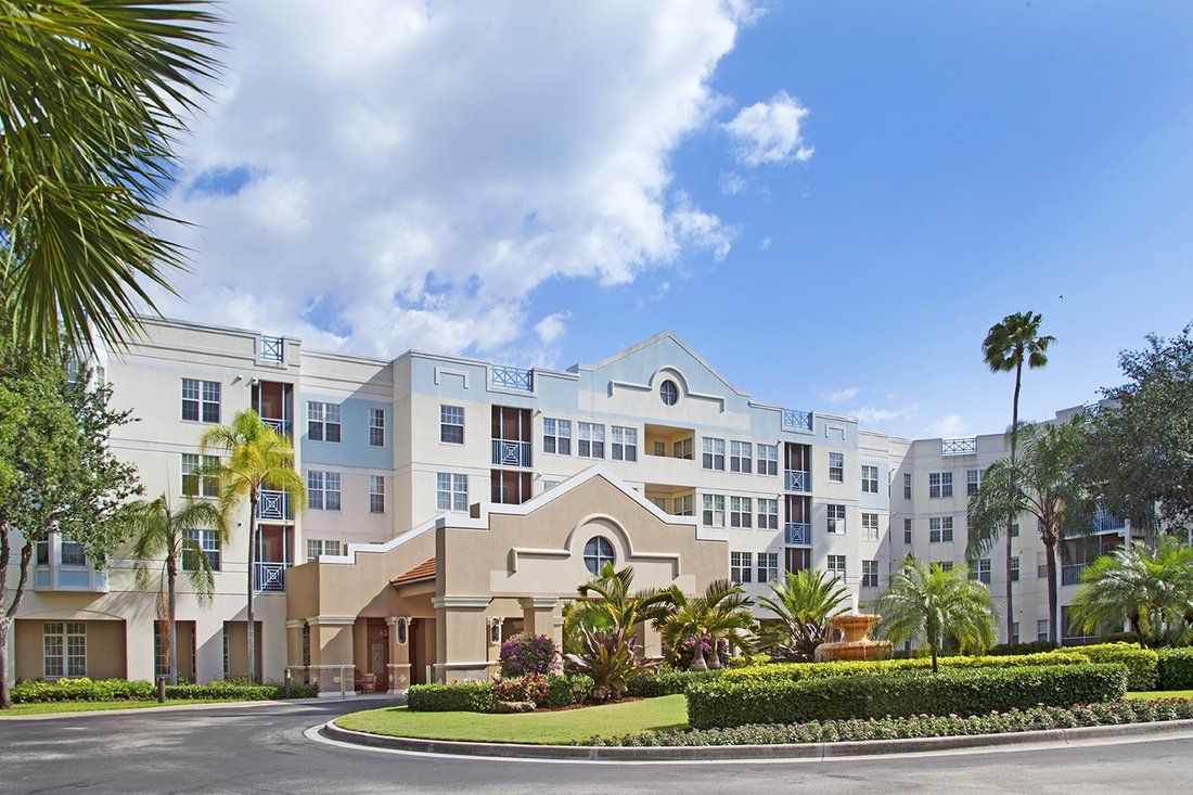 Stratford Court of Boca Pointe Exterior