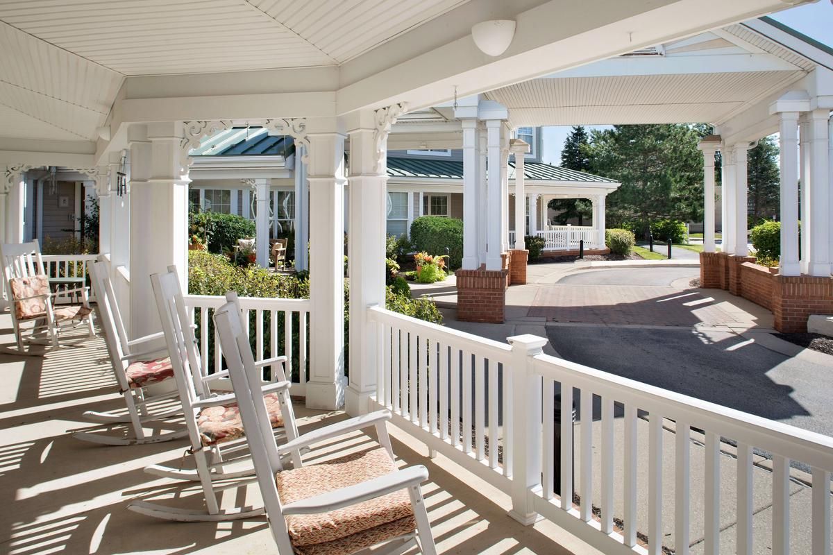 Sunrise of Buffalo Grove I porch