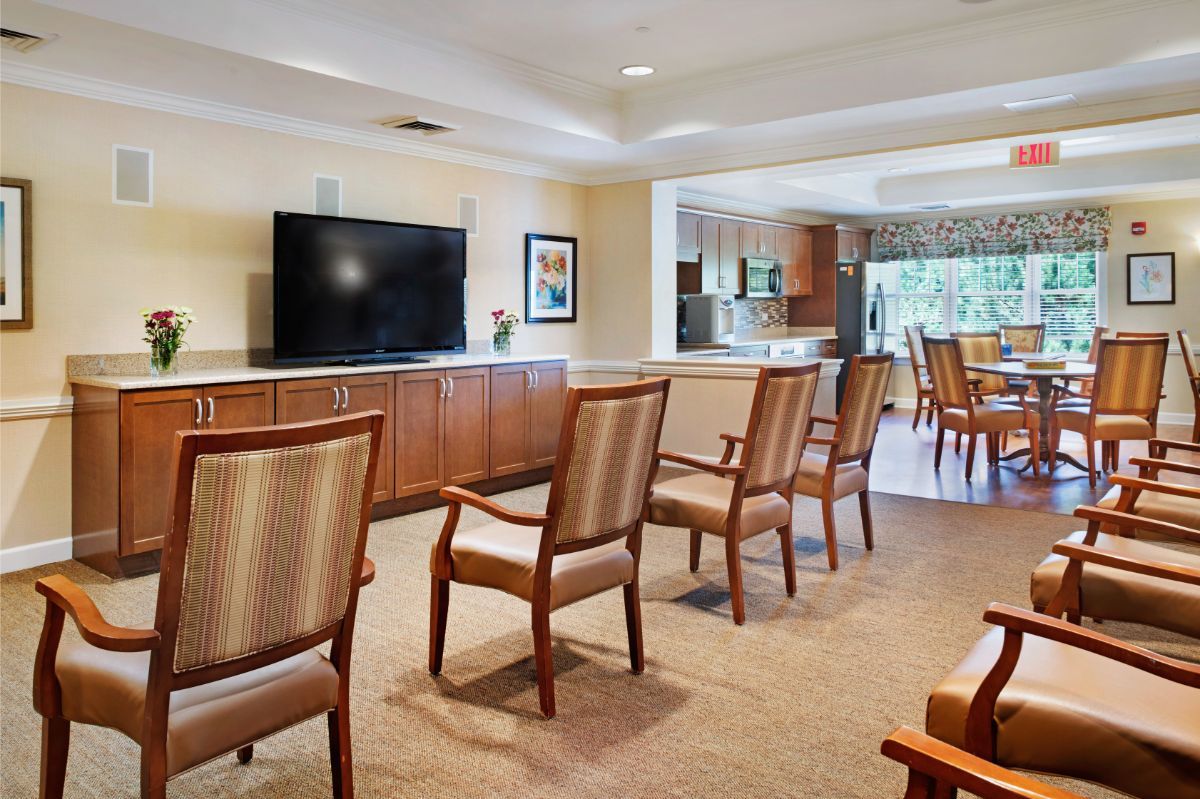 TV Room, Sunrise of Naperville North