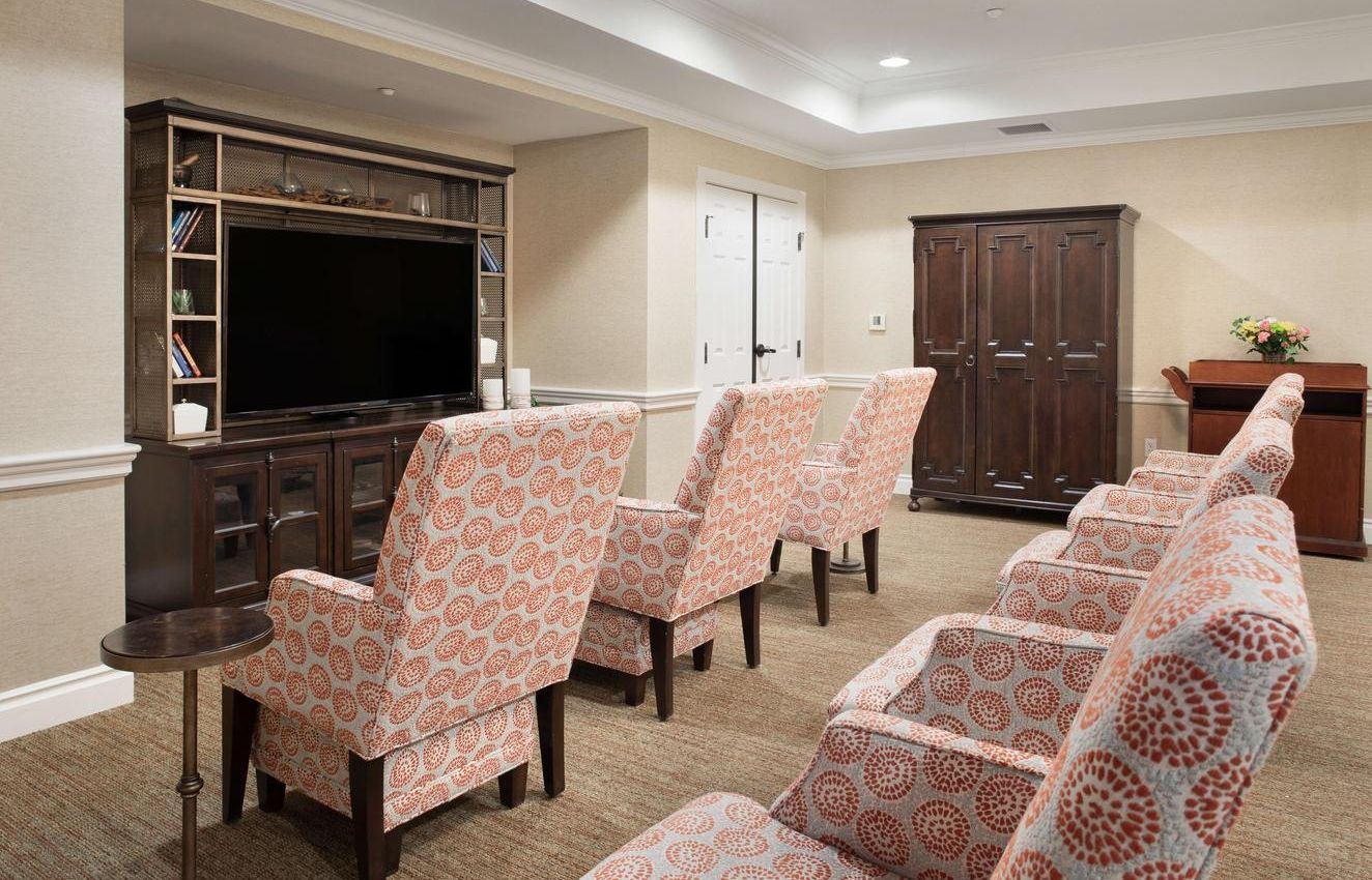 Sunrise of Burlingame I tv room