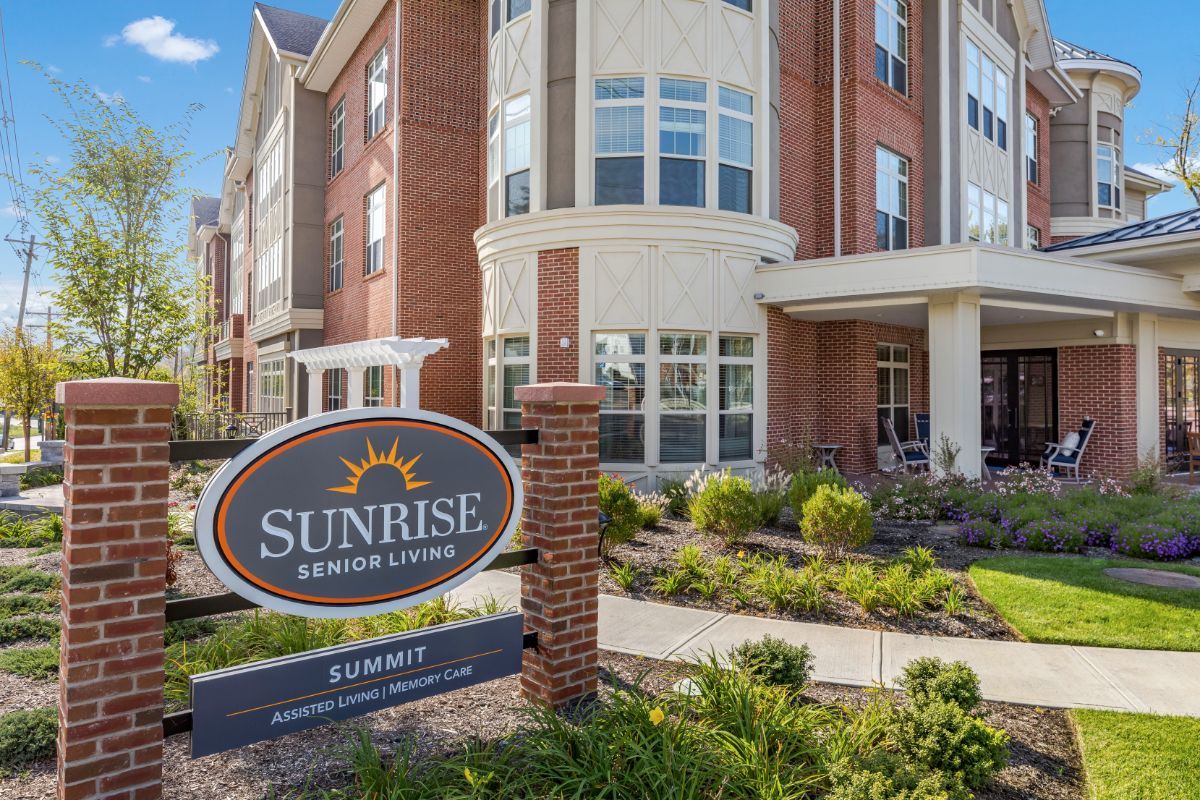 Sunrise of Summit Exterior