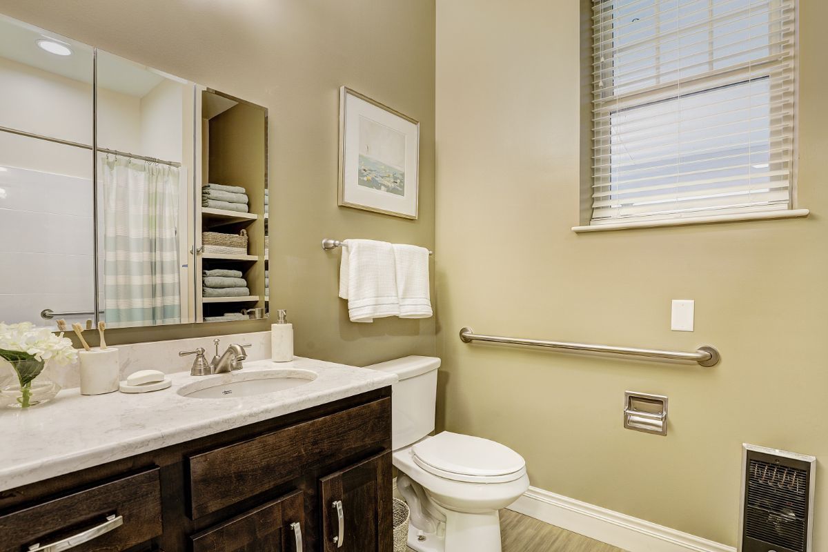 Sunrise of Fairfield One Bedroom Suite Bathroom