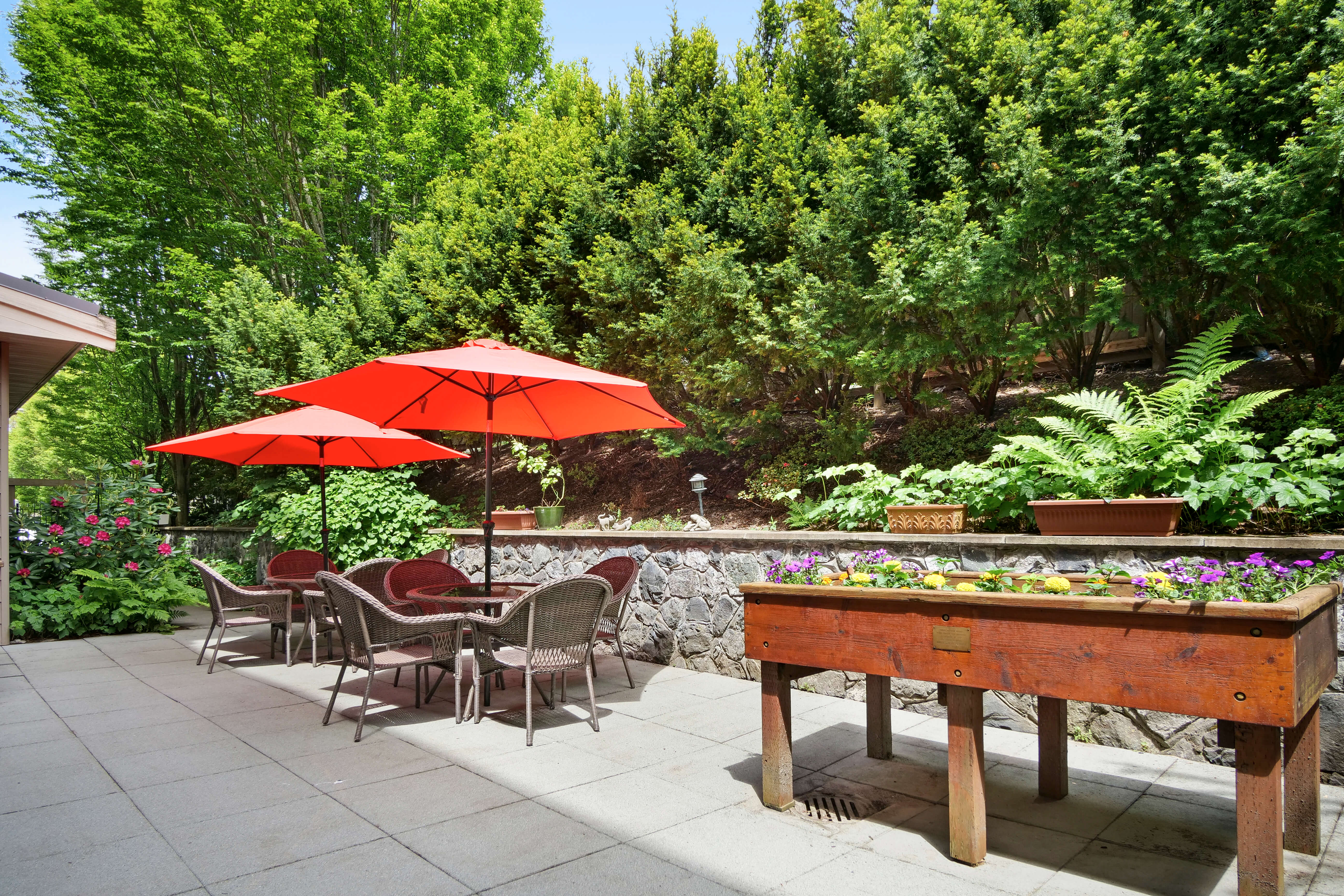 Sunrise of Victoria | Patio