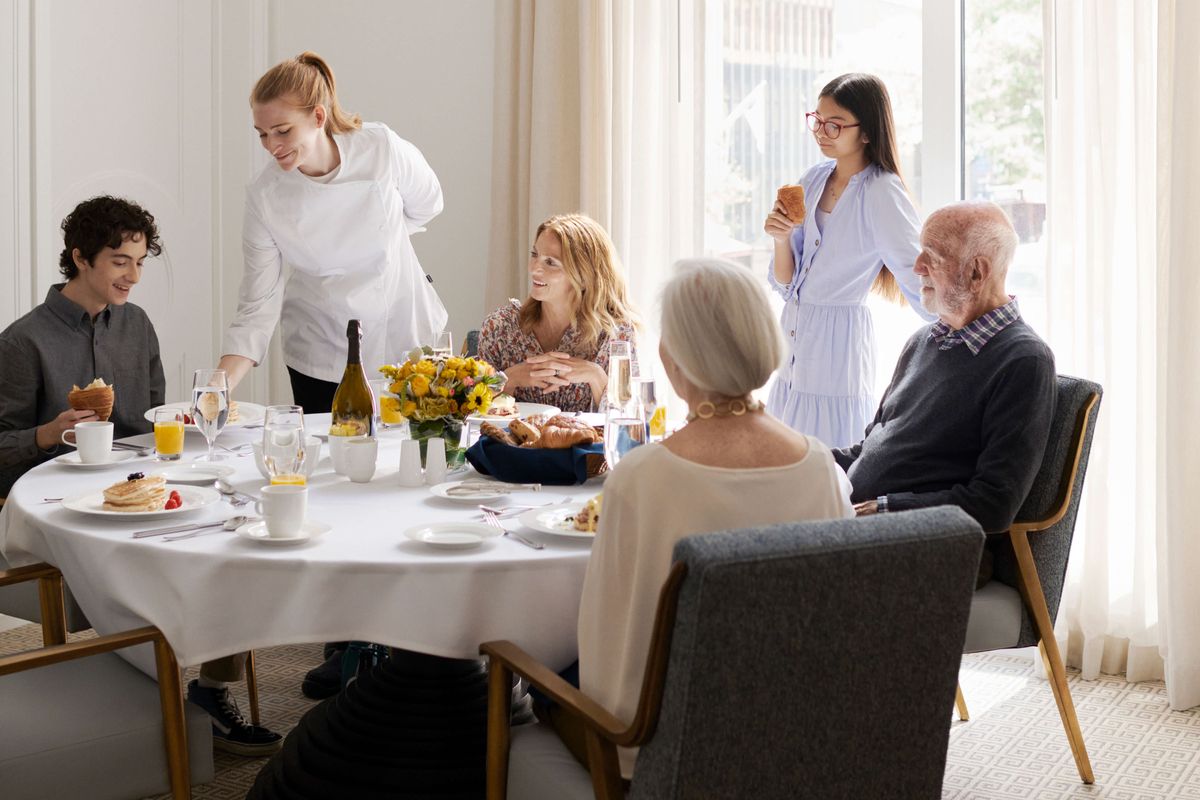 Residents Dining with their Family at The Apsley