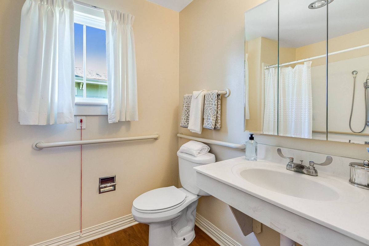 Sunrise of Cinco Ranch | Bathroom