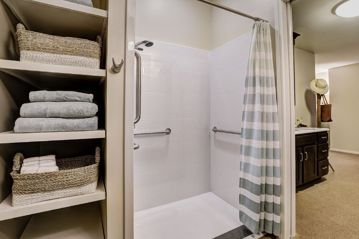 Sunrise of Fairfield One Bedroom Suite Shower