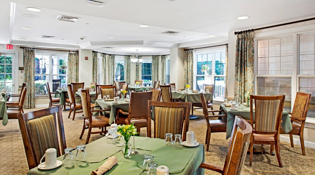 Sunrise at Huntcliff Summit II I Dining Room