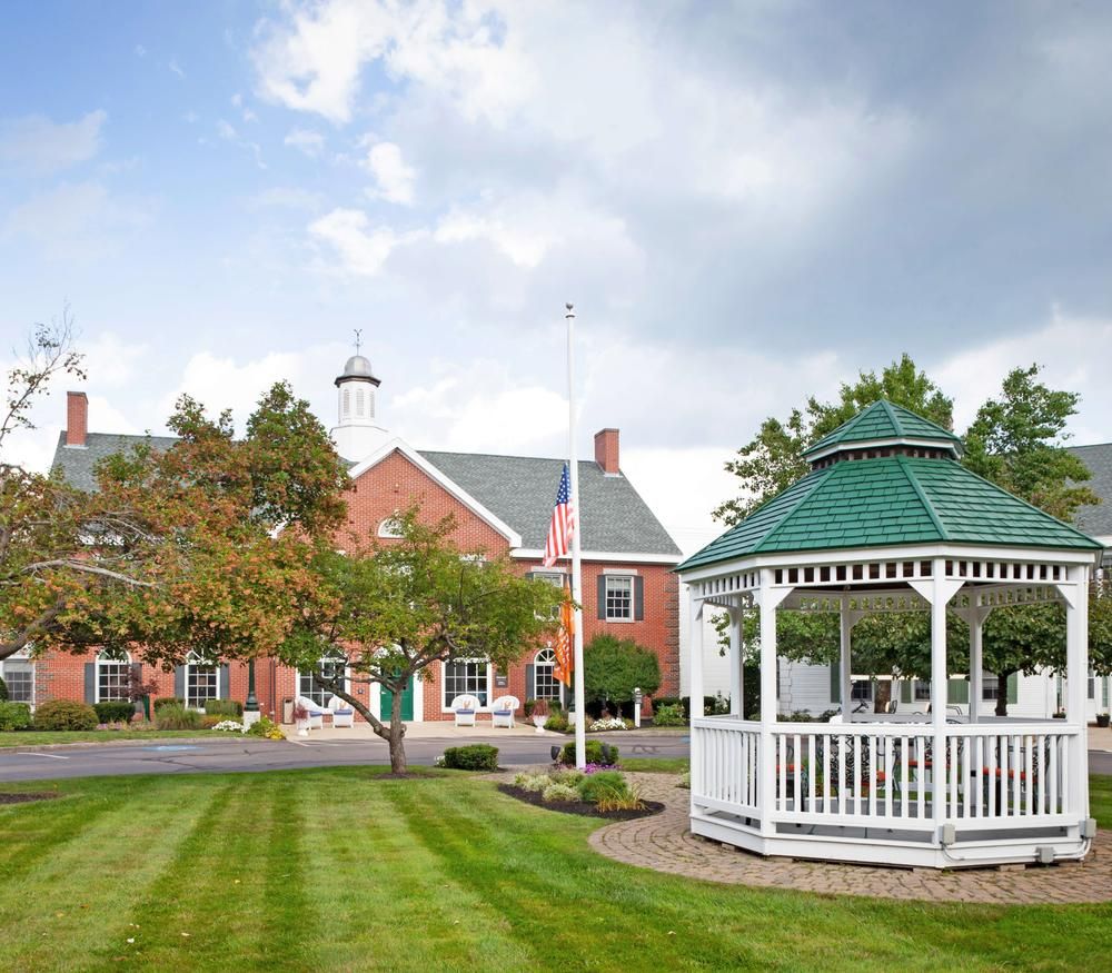 Huntington Common | Gazebo and Trees Across Entrance