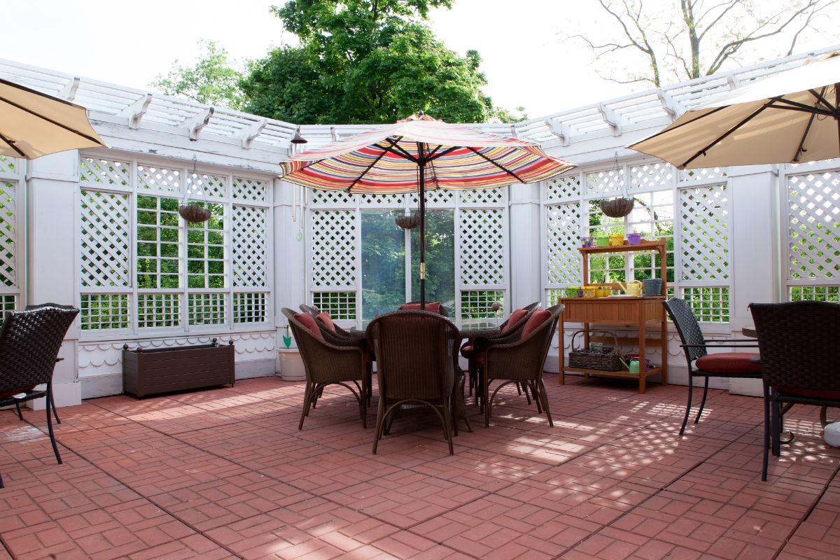 Sun Porch, Sunrise of Crestwood