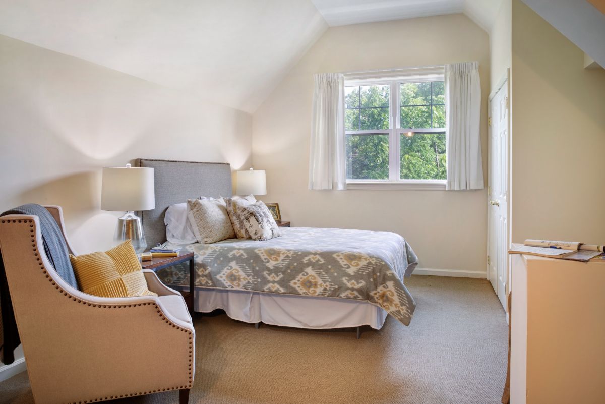 Sunrise of Arlington | Model Suite Bedroom