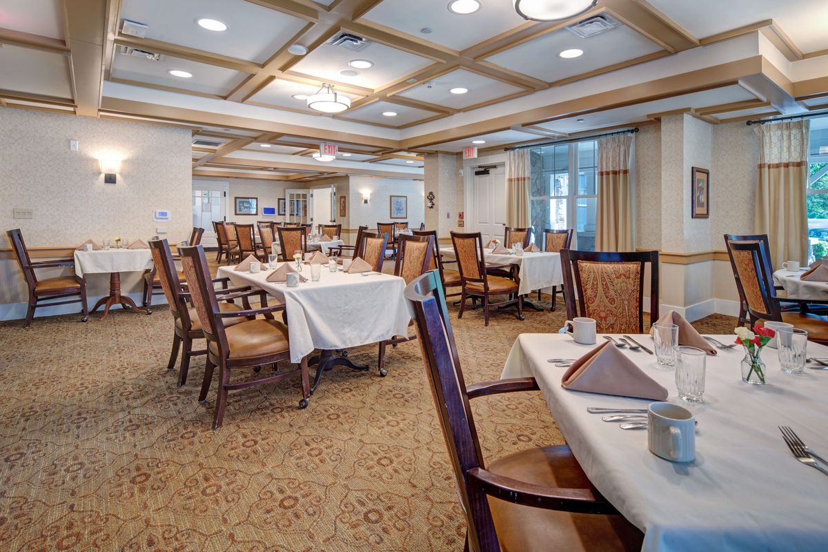 Sunrise of Hillcrest Dining Room