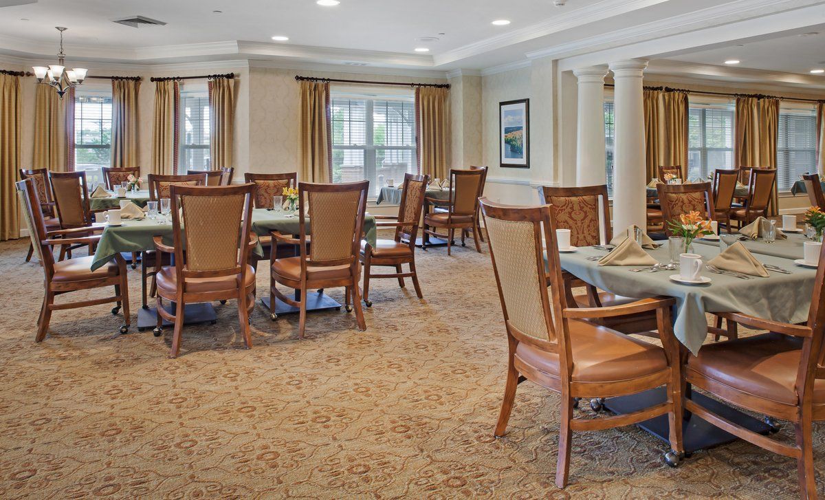Sunrise of Chesterfield Dining Room